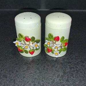 EUC Antique George Good Salt & Pepper Shakers metal